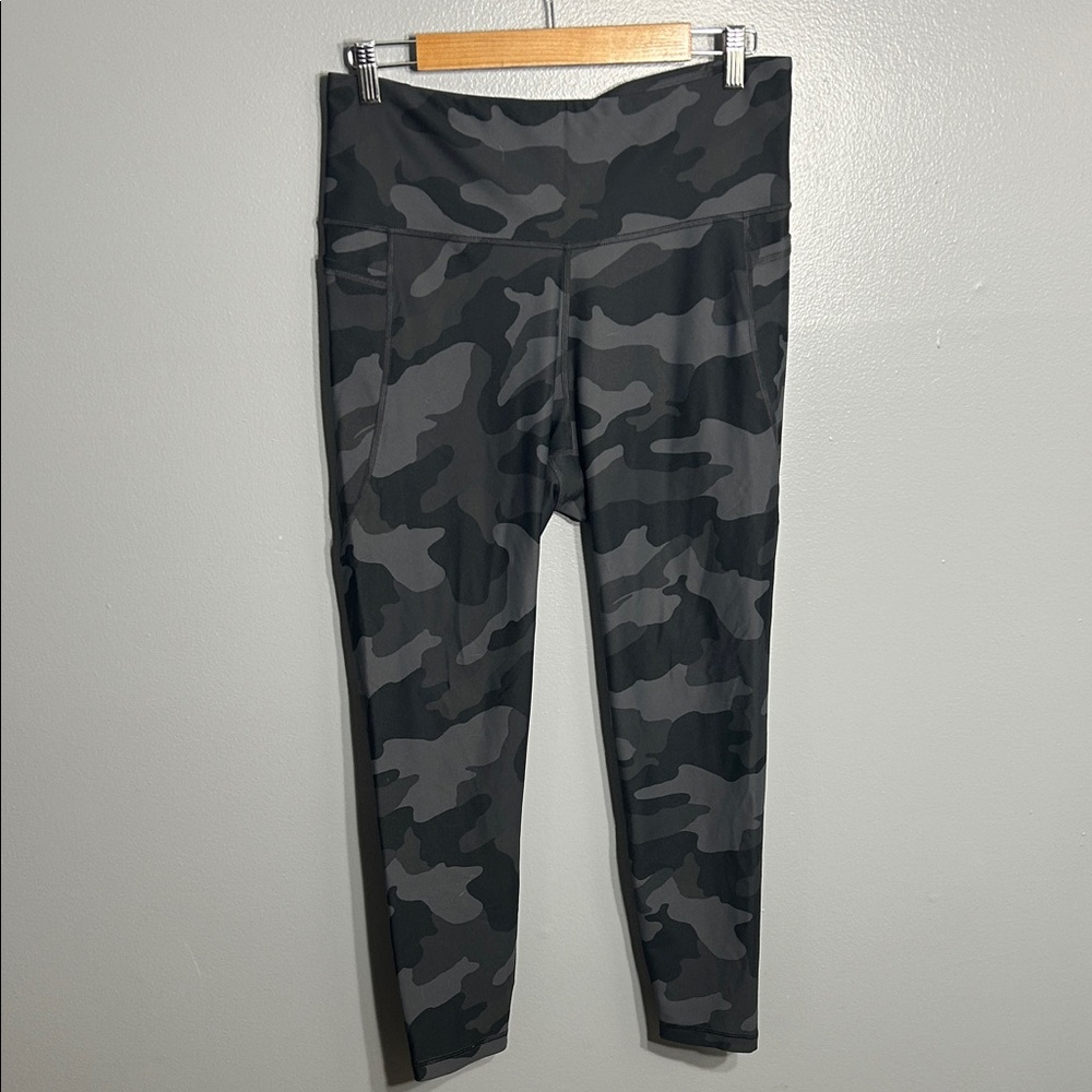 Old Navy Active Black Camouflage Leggings